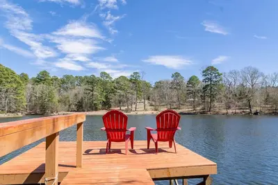 Image de Serene Lakefront Cabin, Fishing, Firepit, Kayaks