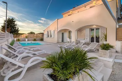 Image de Maison de vacances avec piscine privée pour 11 personnes env. 220 qmà Pula-Fondole, Istrie (Istrische Riviera)