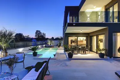 Image de Maison de vacances avec piscine privée pour 10 personnes env. 220 qmà Rovinj, Istrie (Istrische Riviera)