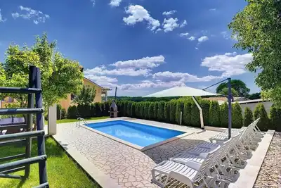 Image de Maison de vacances avec piscine privée pour 10 personnes env. 112 qmà Lindar, Istrie (Intérieur des terres de l'Istrie)