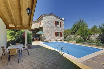 Image de Maison de vacances avec piscine privée pour 6 personnes env. 107 qmà Čehići, Istrie (Istrische Riviera)