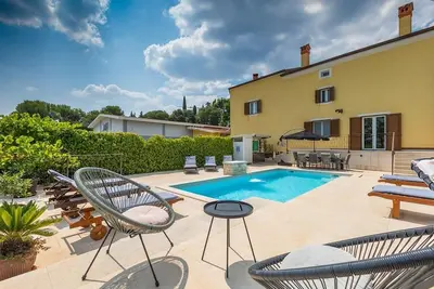 Image de Maison de vacances avec piscine privée pour 10 personnes env. 180 qmà Rovinjsko Selo, Istrie (Istrische Riviera)
