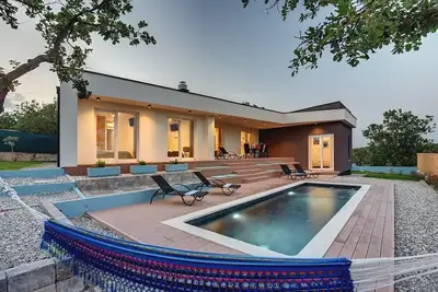 Image de Maison de vacances avec piscine privée pour 8 personnes env. 140 qmà Vintijan, Istrie (Istrische Riviera)