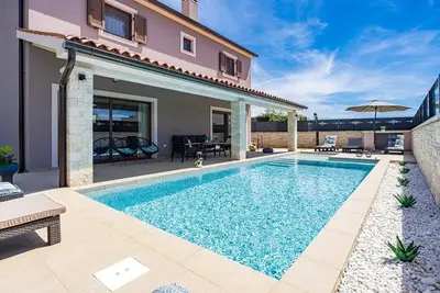 Image de Maison de vacances avec piscine privée pour 6 personnes env. 160 qmà Jadreski, Istrie (Côte sud de l'Istrie)