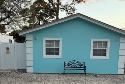 Image de Cozy Downtown Stuart Cottage. Bring your boat 1. 3m from ramps beaches & downtown