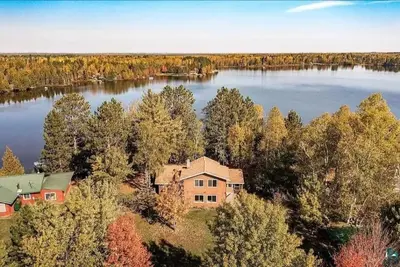 Image de Peaceful & Private Log Cabin Lake House