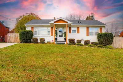 Image de ⭐️ Amelia’s Retreat ⭐️ @ Greensboro 🐕🏥🏙🏊‍♀️🛍🍔🥂 Close