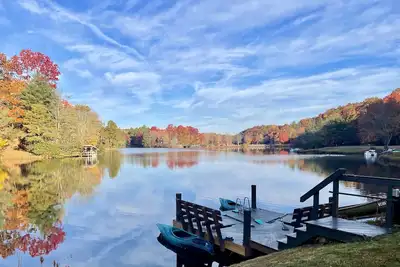Image de Direct Lakefront Connestee Falls- Views + private dock + 4 kayaks + flat yard