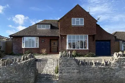 Image de Lovely seaside chalet with just a 2 minute walk to the beach!