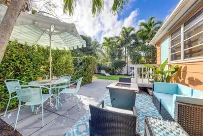 Image de Yard & Hot Tub: Historic Lake Worth Cottage!