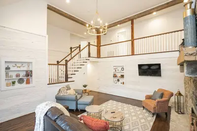 Image de The Stapleton: 4 Bed\/3 Bath Log Cabin on 1. 5 Acres