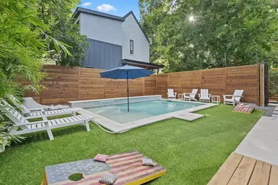 Image de Downtown Luxury Oasis - Heated Pool - 5 Bedrooms