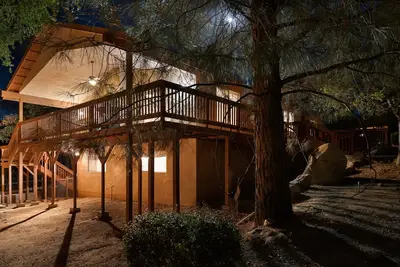 Image de Lazy Squirrel - Cozy Family House. Game Room. Mountains. 10 min River