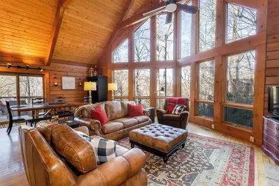 Image de Cozy Cabin Tucked Away in Wooded Property