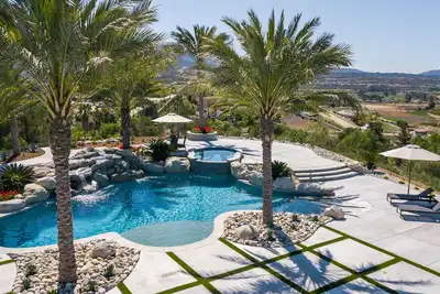 Image de Luxury Wine Country Retreat w/ Pool, Spa & Stunning Views — Minutes to Wineries!