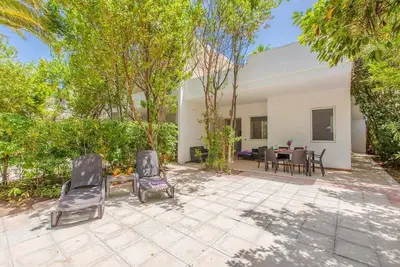 Image de Villa, rez-de-chaussée, jardin privatif, , Wifi, climat, à 20 m des plages