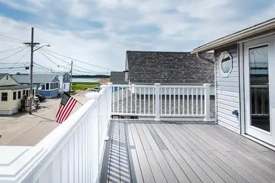 Beach Condo with a view! 3-bedroom with balcony porch!