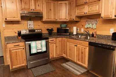 Image de Crowns' Cabin at Ramp 11 Retreat by Concord Sun