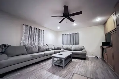 Image de Spacious, quiet, clean 3br  home, fenced, close to I25 and I40