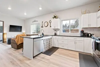 Image de Full Ada Unit! -  2 Bed 2 Bath Unit Near Downtown!