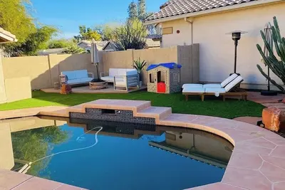 Image de Beautiful Open remodel w/ heated pool/private patio
