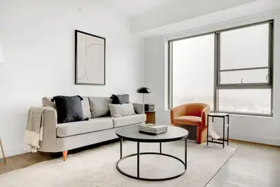 Image de Bright Central Square 1br w/ Gym, W/D & Roof, near T, by Blueground