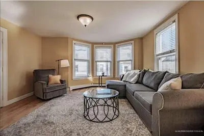 Image de Cozy, Elegant and Bright 2 bed in the East End