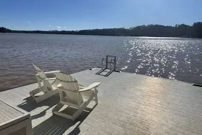 Image de New Lakefront Home on Lake Oconee! Big Views, Dock, Grill, Kayaks/SUPs, Firepit!
