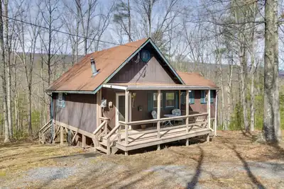 Image de Mountain Retreat w/ Loft, Fire Pit, & Grill