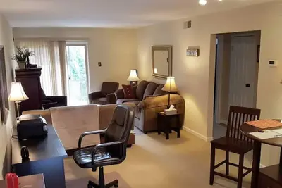 Image de Walkable to Uga, Stadium or downtown with pool!