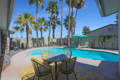 Tiki Velo - Cool Retro House with Heated Pool