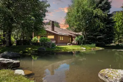 Image de Hermosa Haven | Red Cliff & Pond Views, Garage, Tennis