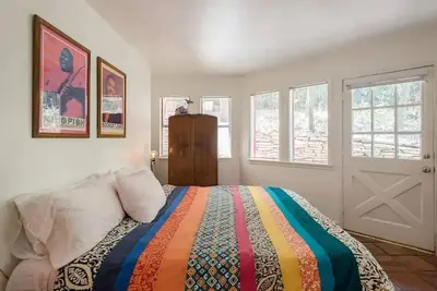 Image de Your Barton Springs & Zilker Park Getaway! Walkable! Discover Austin's charm!