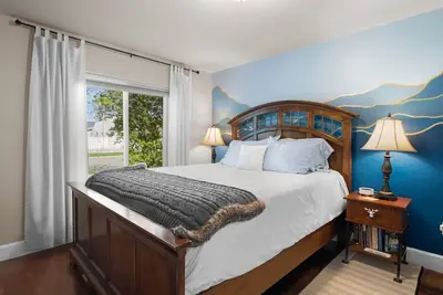 Image de All the Amenities! * Centrally Located* Cozy Private Home*