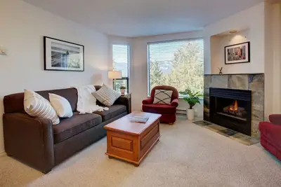 Image de Mountainside 1br: Sleeps 4, Pool, Hot tub & Private Balcony - Walk to Everything!