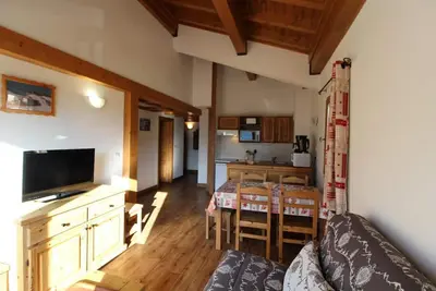 Image de 3ème étage, vue dégagée, balcon, télévision, casier à ski, 50m², Aussois