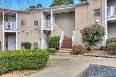 Image de 5 minutes to Augusta National -- comfy 2 bedroom condo
