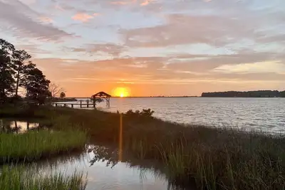 Image de The Harbor House - Waterfront Home with Private Pier & Amazing Views!