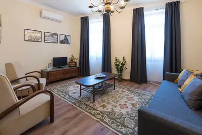 Heritage Collection House w/ 4br by LovelyStay
