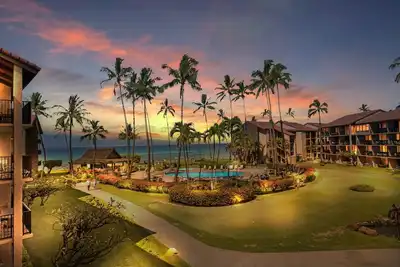 Image de Panoramic Ocean View 1br Condo Suite 150 feet from the Ocean at Papakea Ocean Front Resort by RedAwning