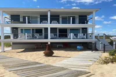 Image de Newly built oceanfront 6 bedroom home spectacular views and beach
