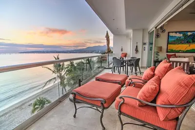 Image de Nova: Beachfront 2br w Office & Panoramic Views
