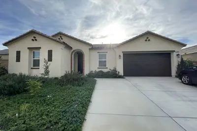 Image de Private mini suit w/own bath and living room