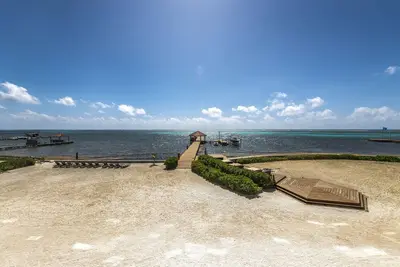 Image de 2 Bed/2. 5 bath \"Oceanfront\" at Grand Caribe Sleeps 6\nRent as 1 Bed-Inquire