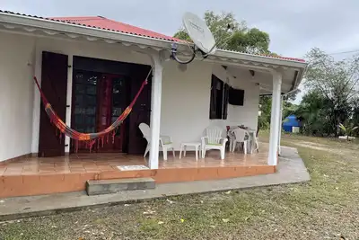 Image de F3 meublé tout confort avec jardin, situé à 5 mn des plages