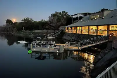 Image de Lodge on Lake Godstone