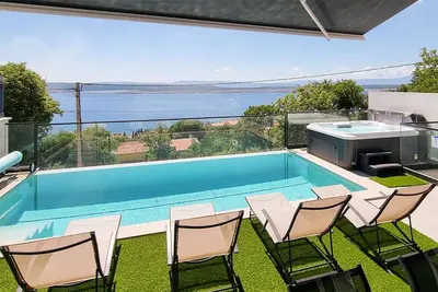 Image de Belle maison à Dramalj avec jacuzzi