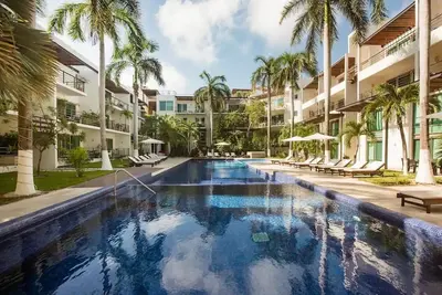 Image de Espectacular Condo• Pasos de 5ta Av. & 2 min Playa