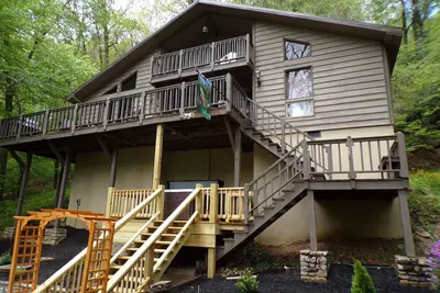 Image de No Hurricane Damage! \nMT Nest - Secluded Cottage on the New River!