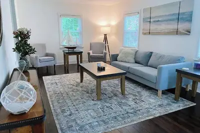 Image de Southport Shoreline Charm: Elegant Coastal Escape